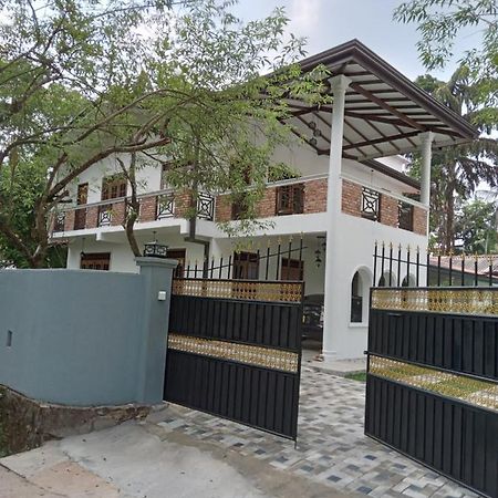 Sky Bloom Bed & Breakfast Homagama Exterior photo