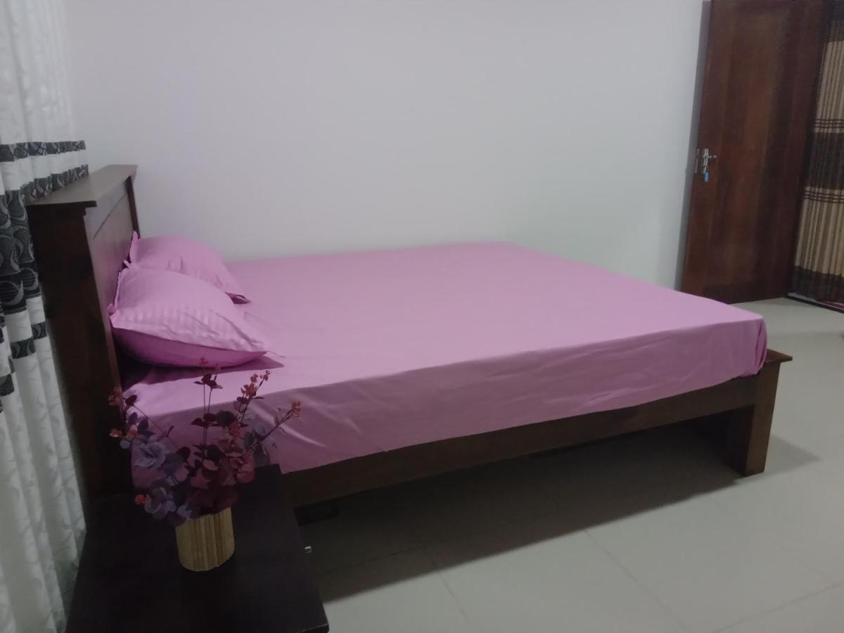Sky Bloom Bed & Breakfast Homagama Exterior photo