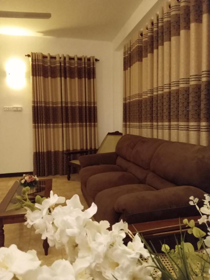 Sky Bloom Bed & Breakfast Homagama Exterior photo