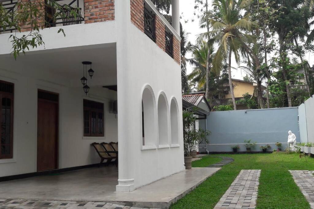 Sky Bloom Bed & Breakfast Homagama Exterior photo
