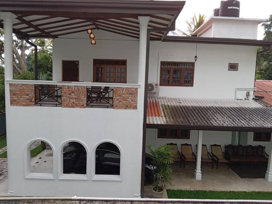 Sky Bloom Bed & Breakfast Homagama Exterior photo